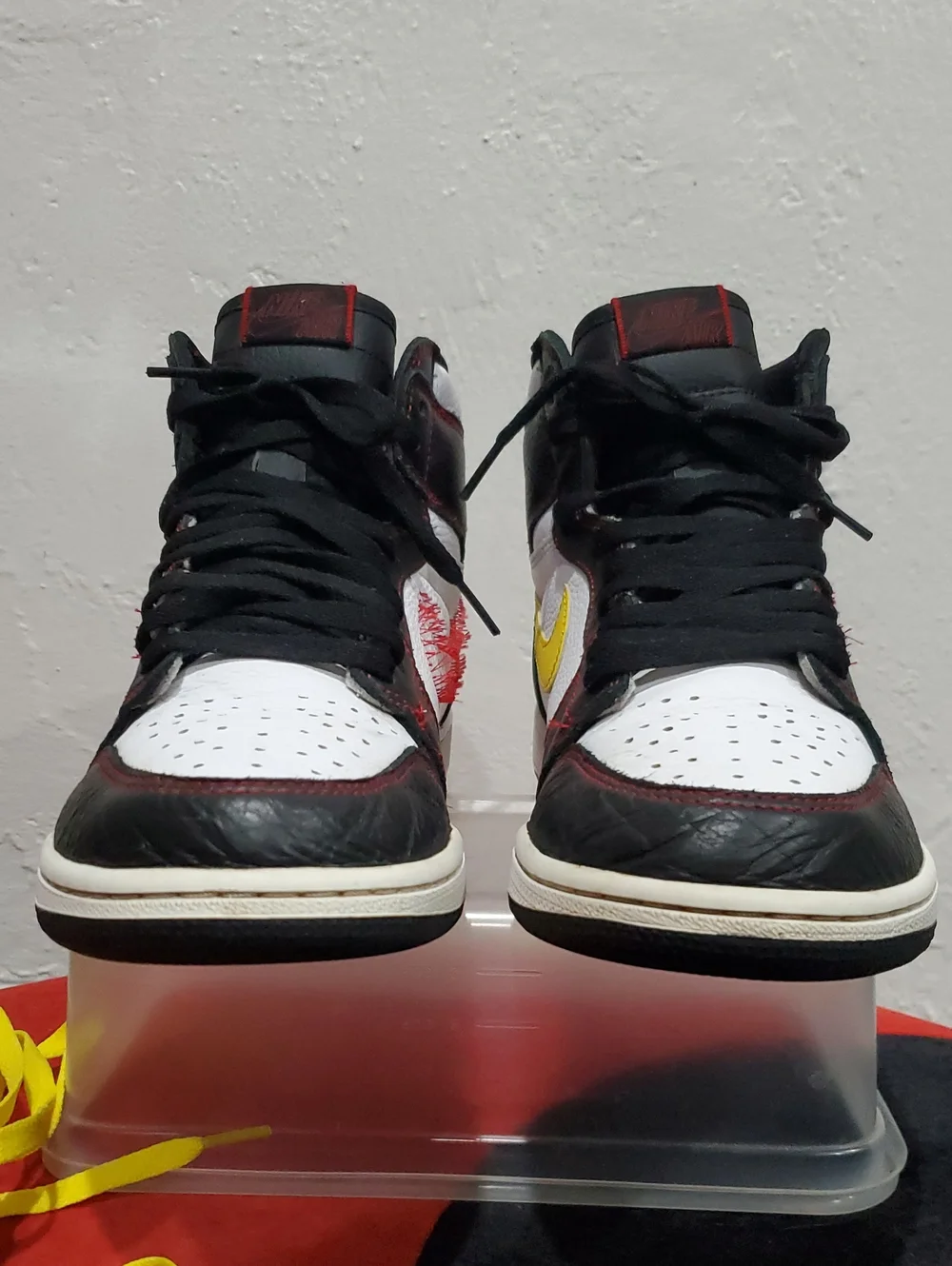 Nike Air Jordan 1 Retro High OG 'Defiant' Size 10.5
